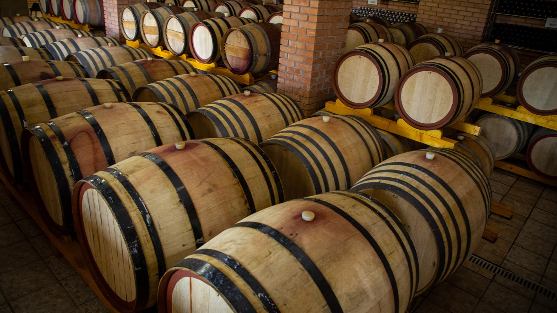 Maturation in Barriques and Tonneaux