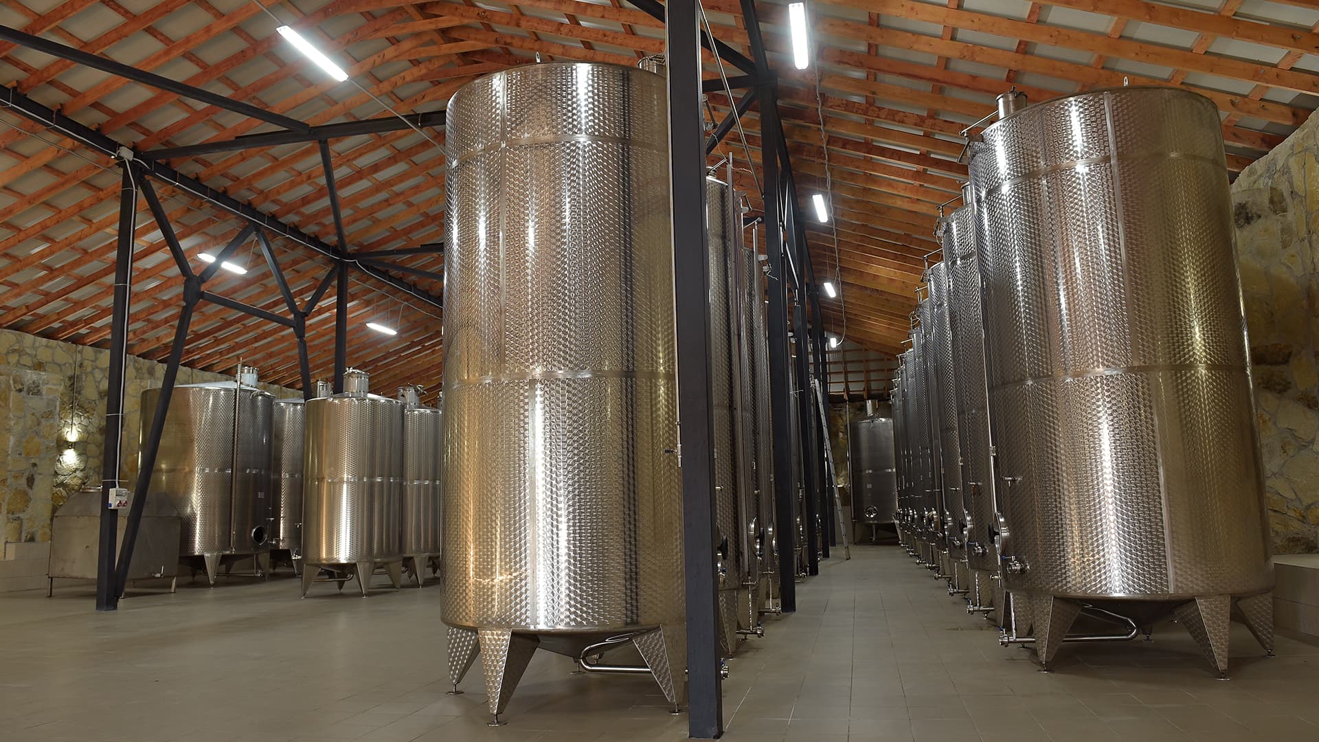 Maturation in Stainless Steel Tanks